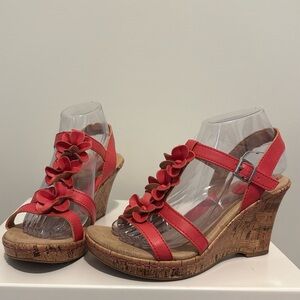 ❤️Beautiful B.O.C. wedged sandals perfect for spring and summer 🌺💃